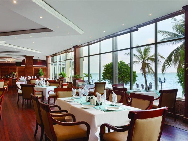 Ramada By Wyndham Princess Belize City Esterno foto
