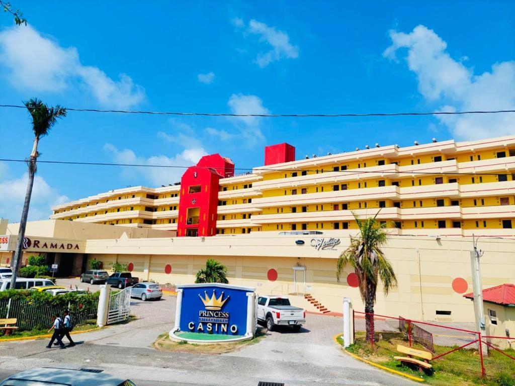 Ramada By Wyndham Princess Belize City Esterno foto