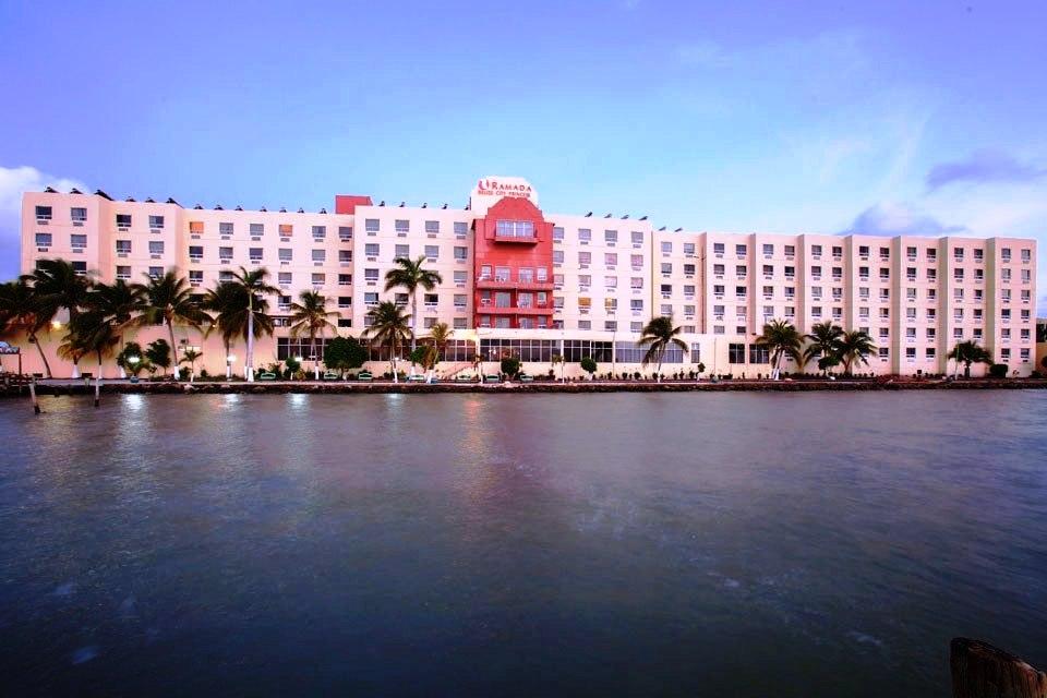 Ramada By Wyndham Princess Belize City Esterno foto