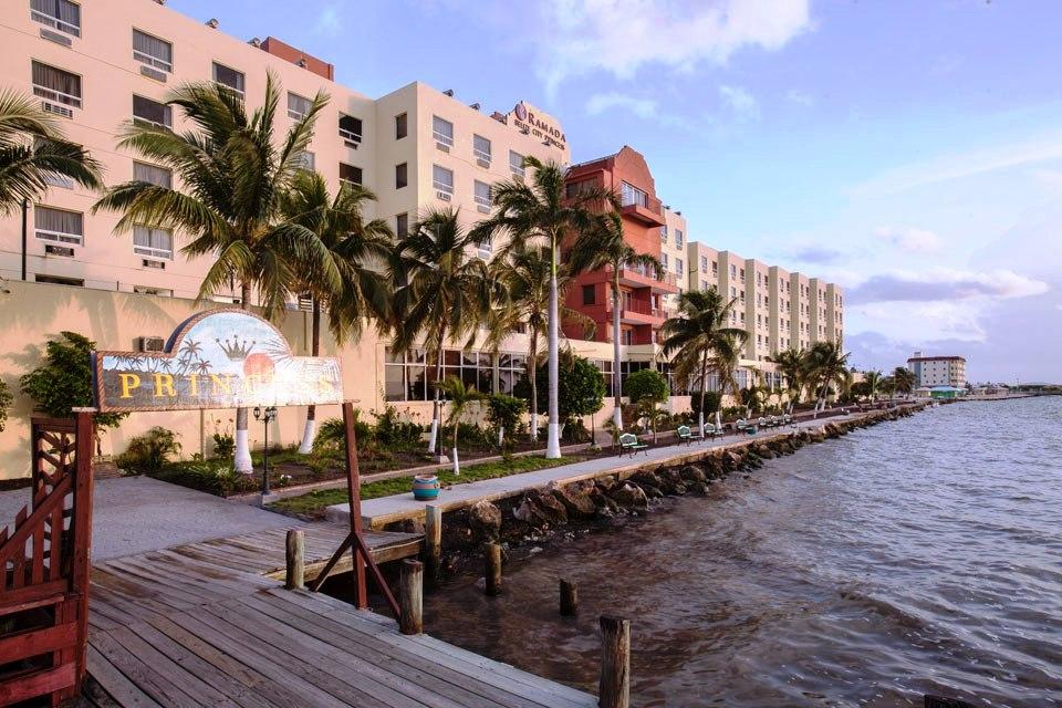 Ramada By Wyndham Princess Belize City Esterno foto