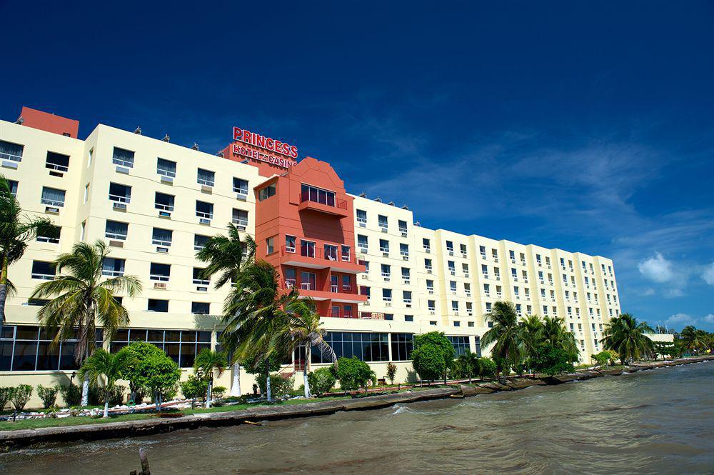 Ramada By Wyndham Princess Belize City Esterno foto
